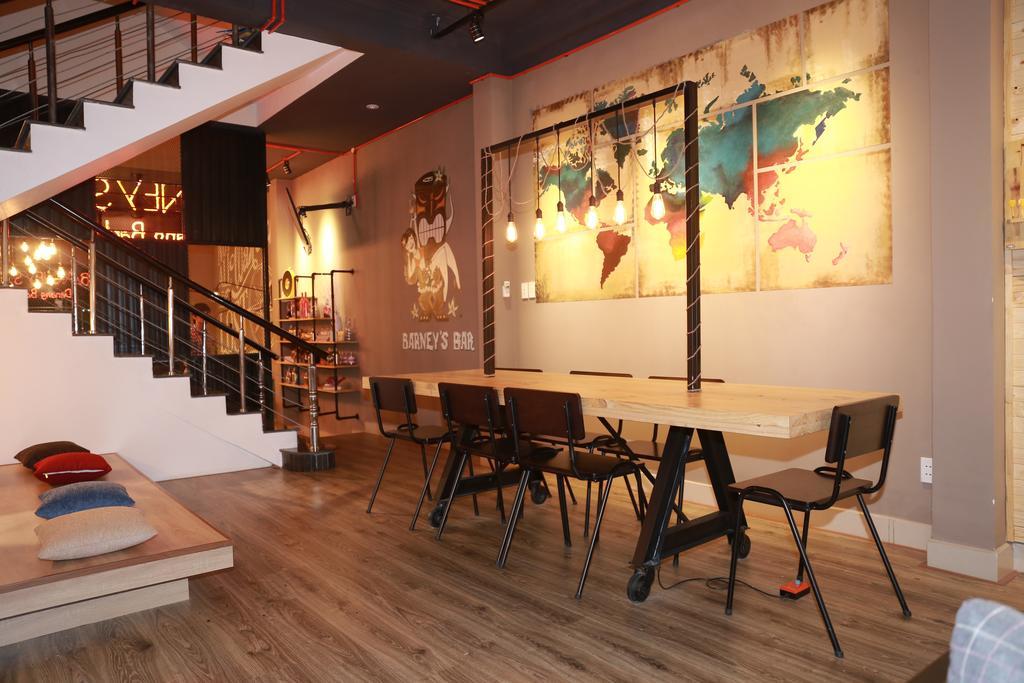 Barney'S Danang Backpackers Hostel ภายนอก รูปภาพ